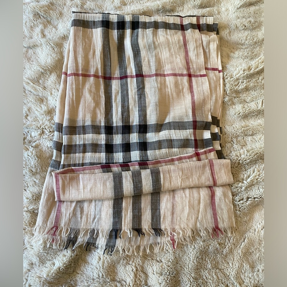 Burberry! Lightweight Giant Check Scarf